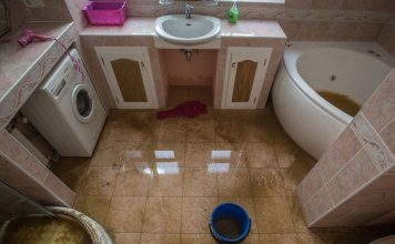 Протечки в ванной комнате или на кухне