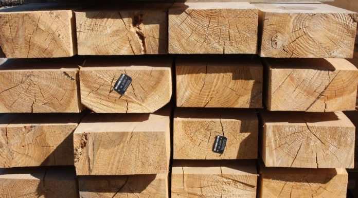 Брус обрезной – лучший вариант для строительства загородных домов с сезонным проживанием.